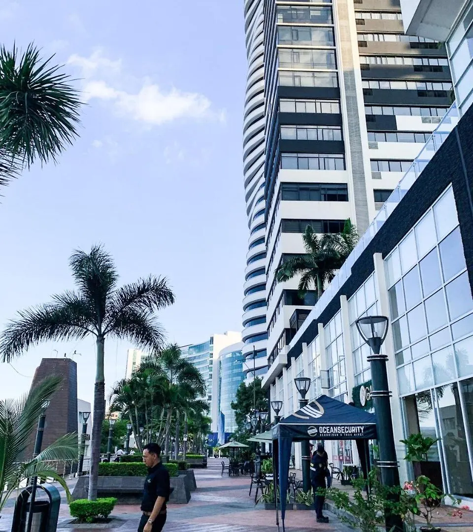 2 Dormitorios Vista Lateral Al Rio, Parqueo Guayaquil Apartment