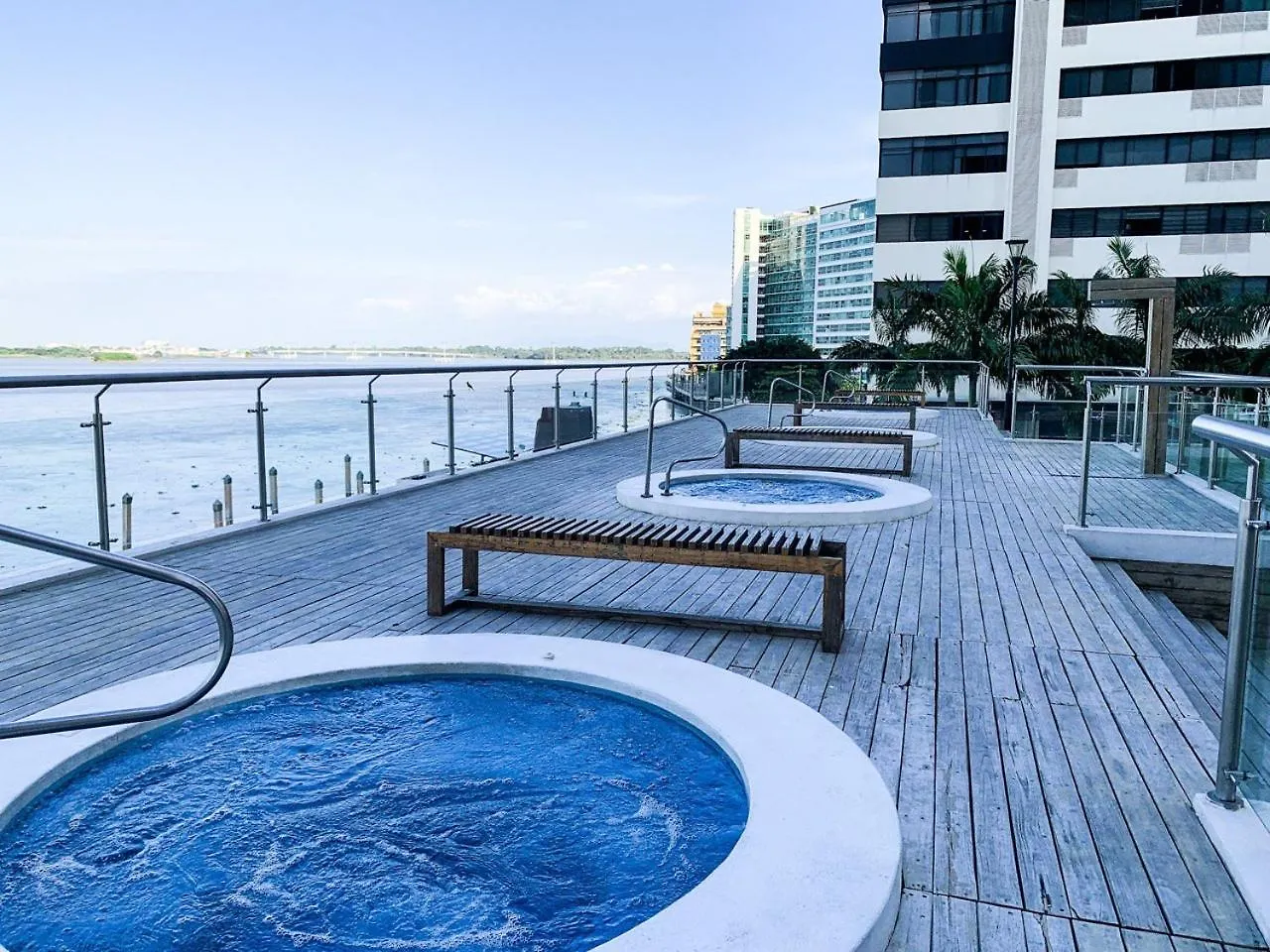 2 Dormitorios Vista Lateral Al Rio, Parqueo Guayaquil